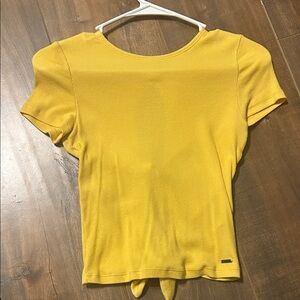 Hollister Yellow Short Sleeve Tee